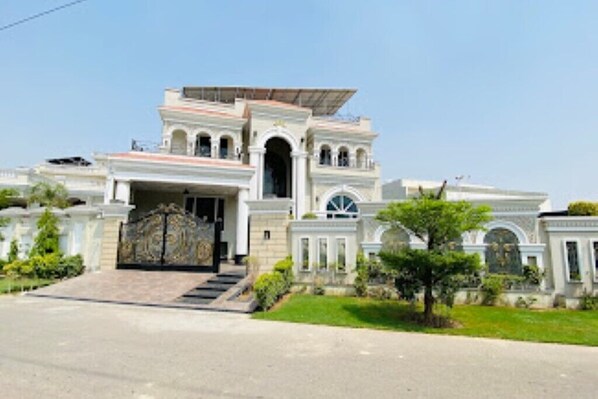 Exterior - Shaheen Palace  (Faisalabad)