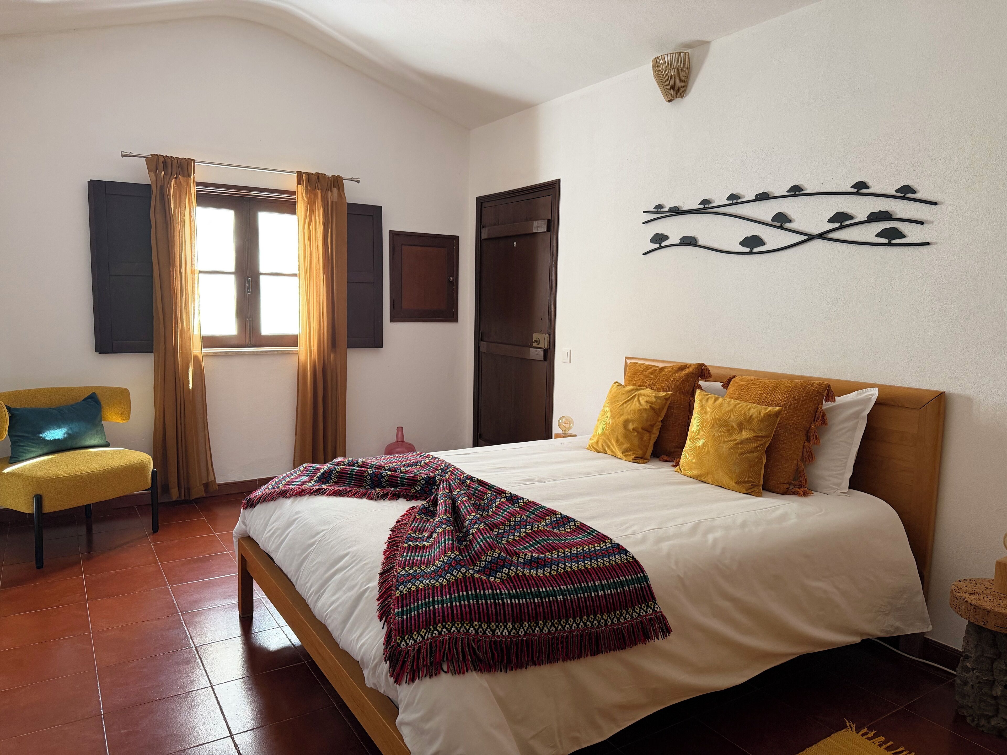 1 dormitorio, tabla de planchar con plancha, wifi y ropa de cama