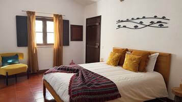 1 habitación, tabla de planchar con plancha, wifi y ropa de cama