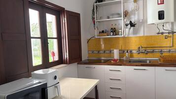 Microondas, placa de cocina