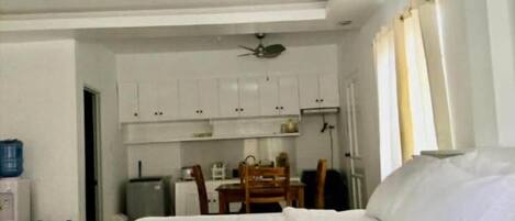 1 bedroom, bed sheets