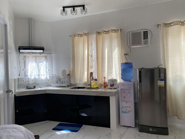 Micro-ondes, four, plaque de cuisson