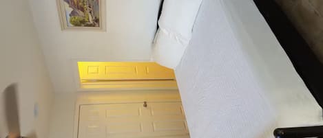 1 dormitorio, tabla de planchar con plancha, wifi gratis y ropa de cama