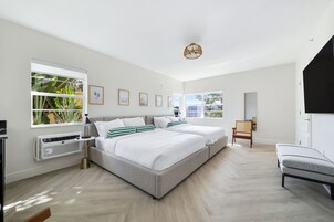 Cortinas blackout y tabla de planchar con plancha