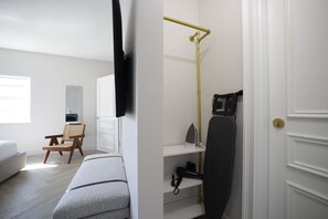 Unclassified image, 4 of 28, button - Lemon Branch (Miami Beach)