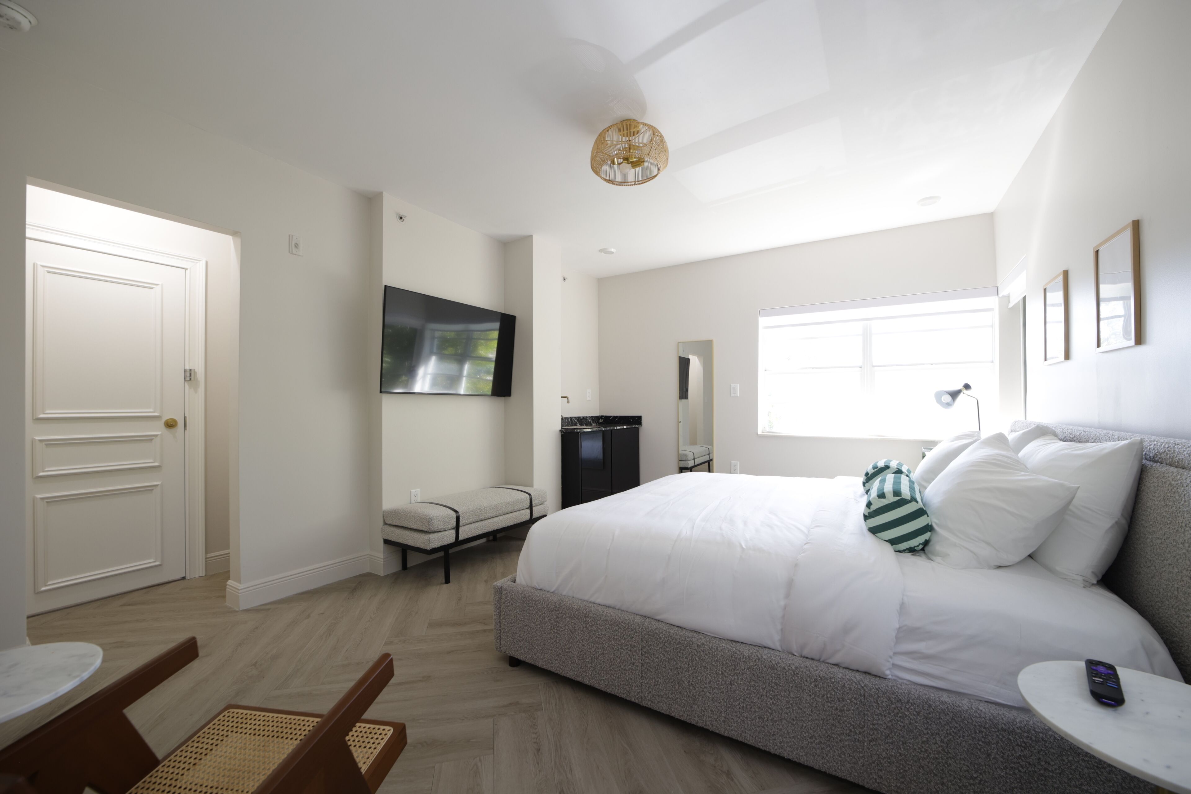 Kamar, 1 Tempat Tidur King, Bebas Asap Rokok, kamar mandi pribadi | Tirai kedap cahaya dan setrika/meja setrika