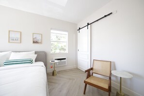 Room, 1 King Bed, Non Smoking, Private Bathroom | Blackout drapes, iron/ironing board - Lemon Branch (Miami Beach)