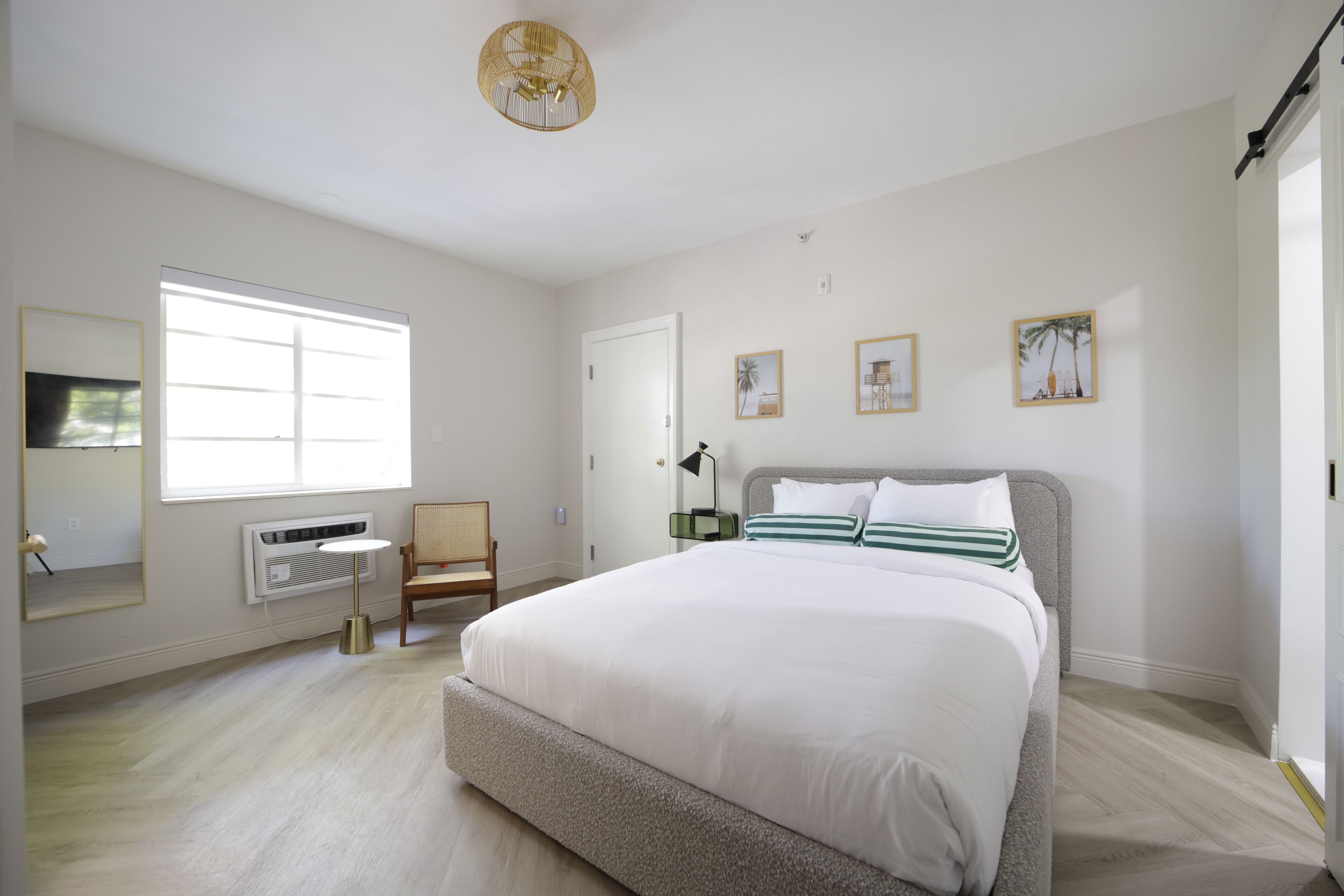 Room, 1 Queen Bed, Private Bathroom | Blackout drapes, iron/ironing board