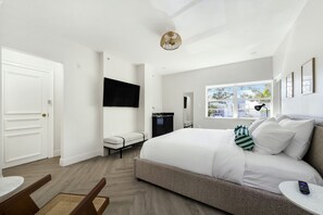 Deluxe Room, 1 Queen Bed, Private Bathroom | Blackout drapes, iron/ironing board - Lemon Branch (Miami Beach)