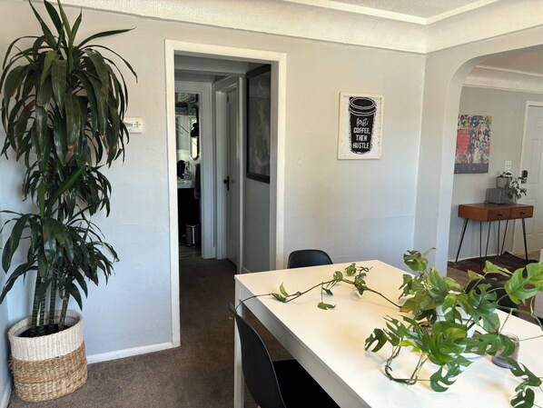 Comfort Double Room | Dining - Tacoma Boutique (Tacoma)