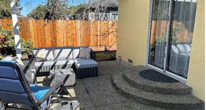 Beautiful 3-bedroom house / backyard in enchanting Menlo Park