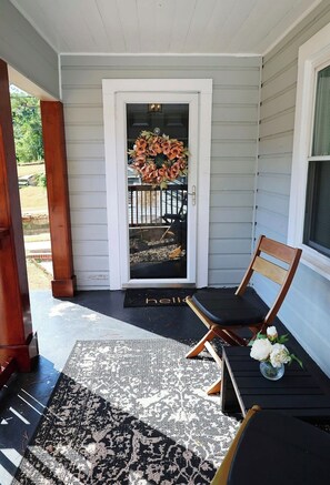 Terrace/patio - Cozy 2-bedroom bungalow in marvelous Columbus, GA (Columbus)