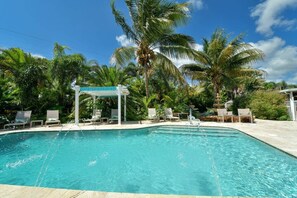 Piscine extérieure, piscine chauffée