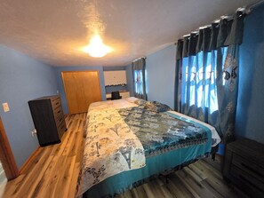 1 habitación, caja de seguridad en la habitación y escritorio 