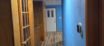 Cozy One Bedroom Suite in Peaceful Hill Top Neighborhood