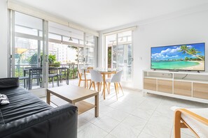 TV - Casablanca 2-D Apartment Levante Beach (Benidorm)