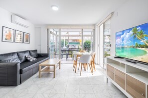TV - Casablanca 2-D Apartment Levante Beach (Benidorm)