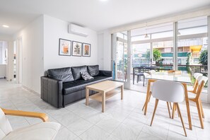 TV - Casablanca 2-D Apartment Levante Beach (Benidorm)