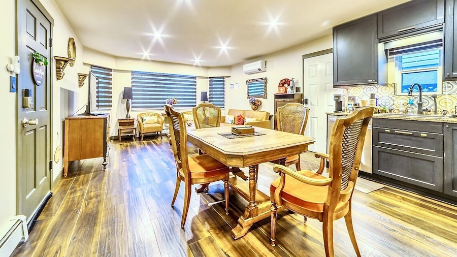 Neocolonial Quarters