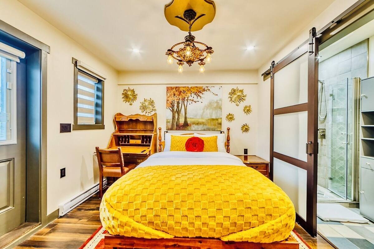 Elite Room Private Bathroom, 1 Queen Bed | 埃及棉床單、高級寢具、羽絨被、舒適加層