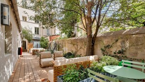 Outdoor dining - Maison du Moulin Vert - Beautiful ground floor studio (Paris)