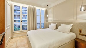 Unclassified image, 2 of 32, button - Beautiful 1-bedroom apartment by Champs Elysées (Paris)