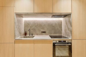 Private kitchen - Beautiful 1-bedroom apartment with private garden (Paris)