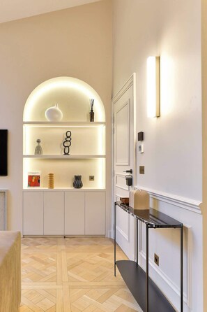 Interior - Stunning 1-bedroom penthouse by Champs Elysées (Paris)