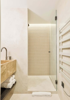 Bathroom - Stunning 1-bedroom penthouse by Champs Elysées (Paris)