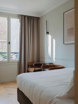 Room - Maison du Moulin Vert - Classic room garden view (Paris)