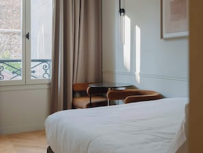 Room - Maison du Moulin Vert - Classic room garden view (Paris)