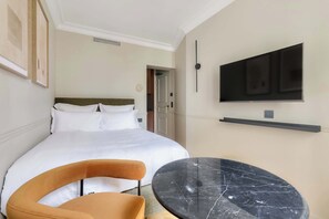 Room - Maison du Moulin Vert - Classic room garden view (Paris)