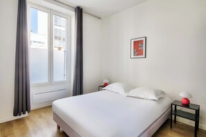 Ferros/tábuas de passar roupa, Wi-Fi, roupa de cama