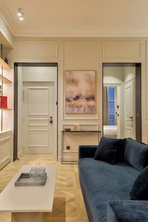 Living area - Beautiful 1-bedroom apartment with terrace (Paris)