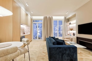 Living area - Beautiful 1-bedroom apartment with terrace (Paris)