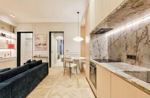 Private kitchen - Beautiful 1-bedroom apartment with terrace (Paris)