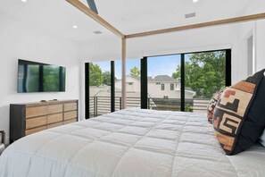 4 bedrooms, iron/ironing board, free WiFi, bed sheets - Lux 4100sqft Estate•Rooftop•Pool/Spa (Dallas)