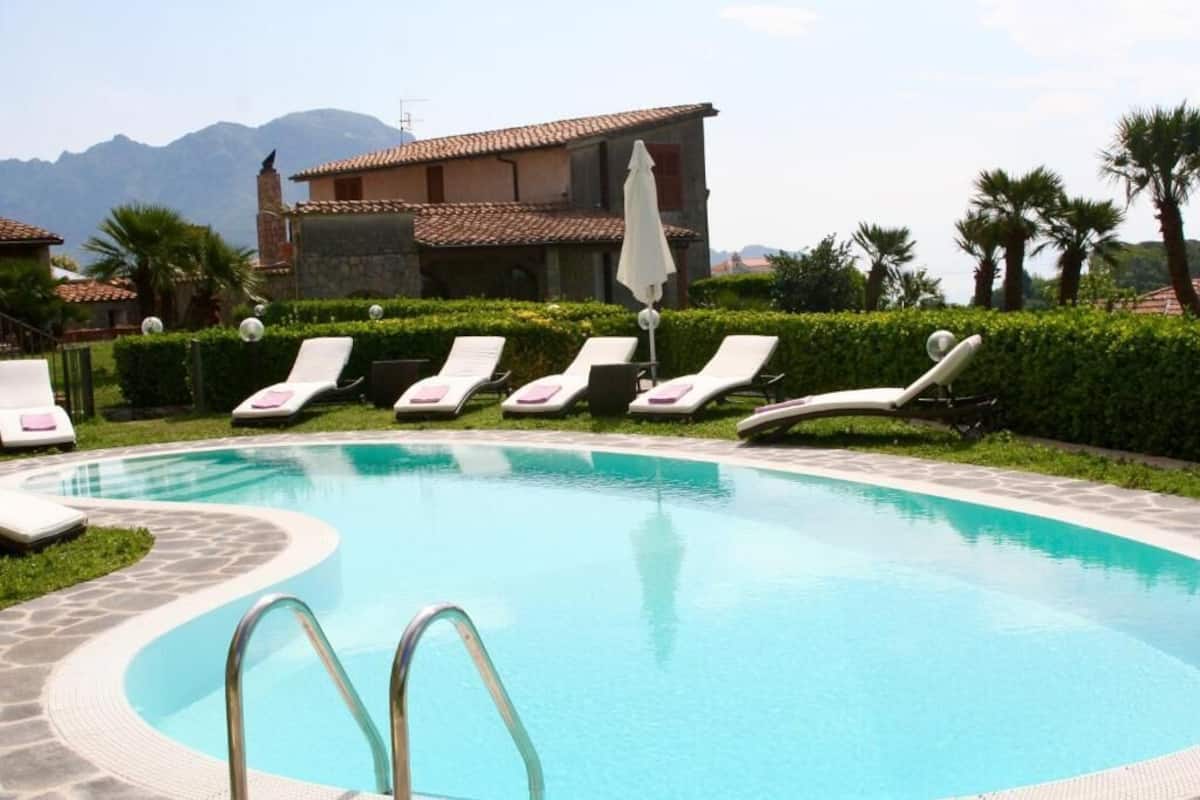 Villa, 6 chambres, balcon, vue cour intérieure