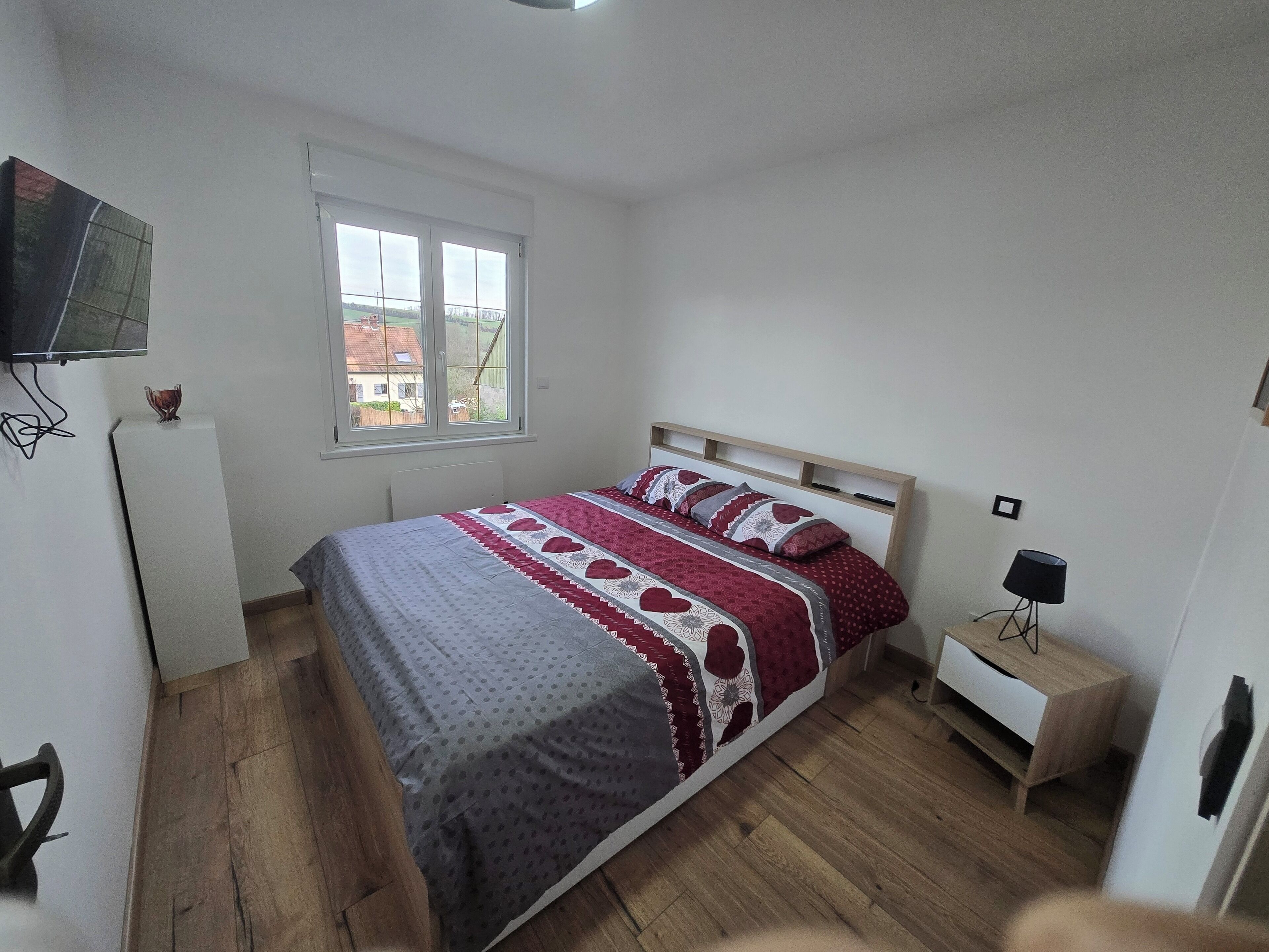 3 bedrooms, iron/ironing board, travel crib, WiFi (free)