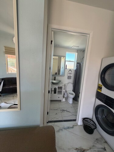 Perfect 1-bedroom studio with AC in enchanting Palm Desert