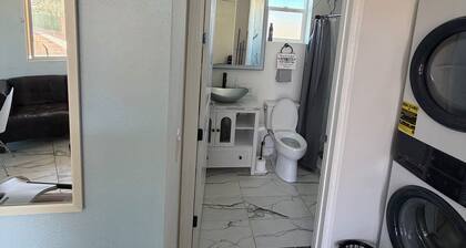 Perfect 1-bedroom studio with AC in enchanting Palm Desert