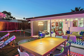 Outdoor dining - Peaks & Palms Oasis - Heated Pool - Games (Palm Springs)