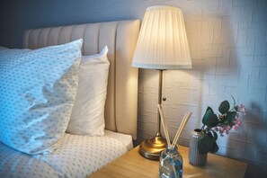 6 habitaciones, tabla de planchar con plancha, wifi y ropa de cama 