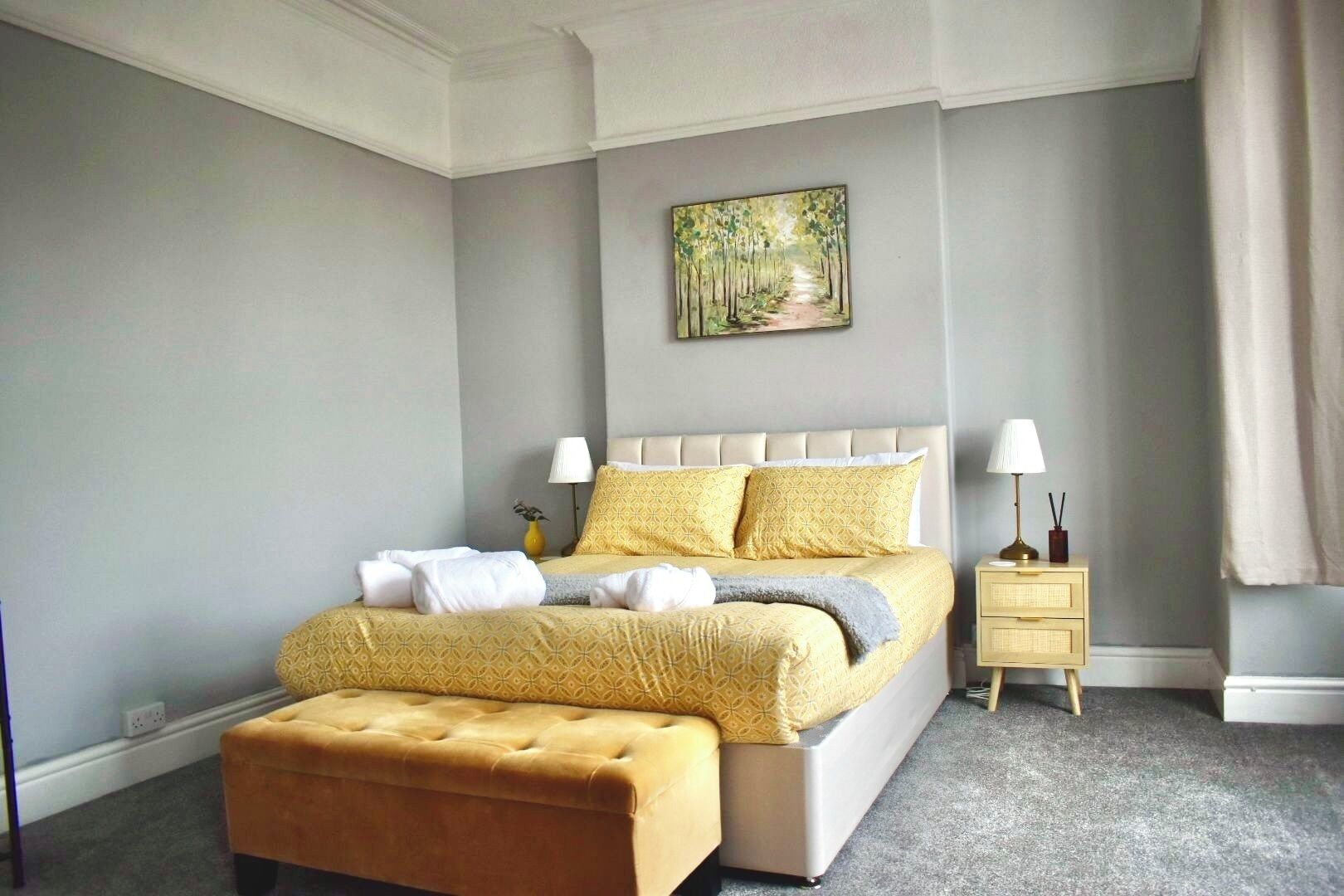 6 bedrooms, iron/ironing board, WiFi, bed sheets