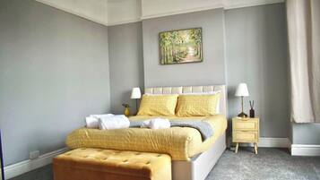 6 bedrooms, iron/ironing board, WiFi, bed sheets