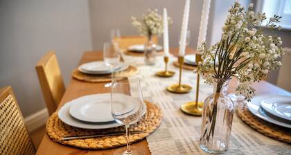 Southport 6BR House 7 Min from Royal Birkdale - Sleeps 11 with 2 Parking Spaces