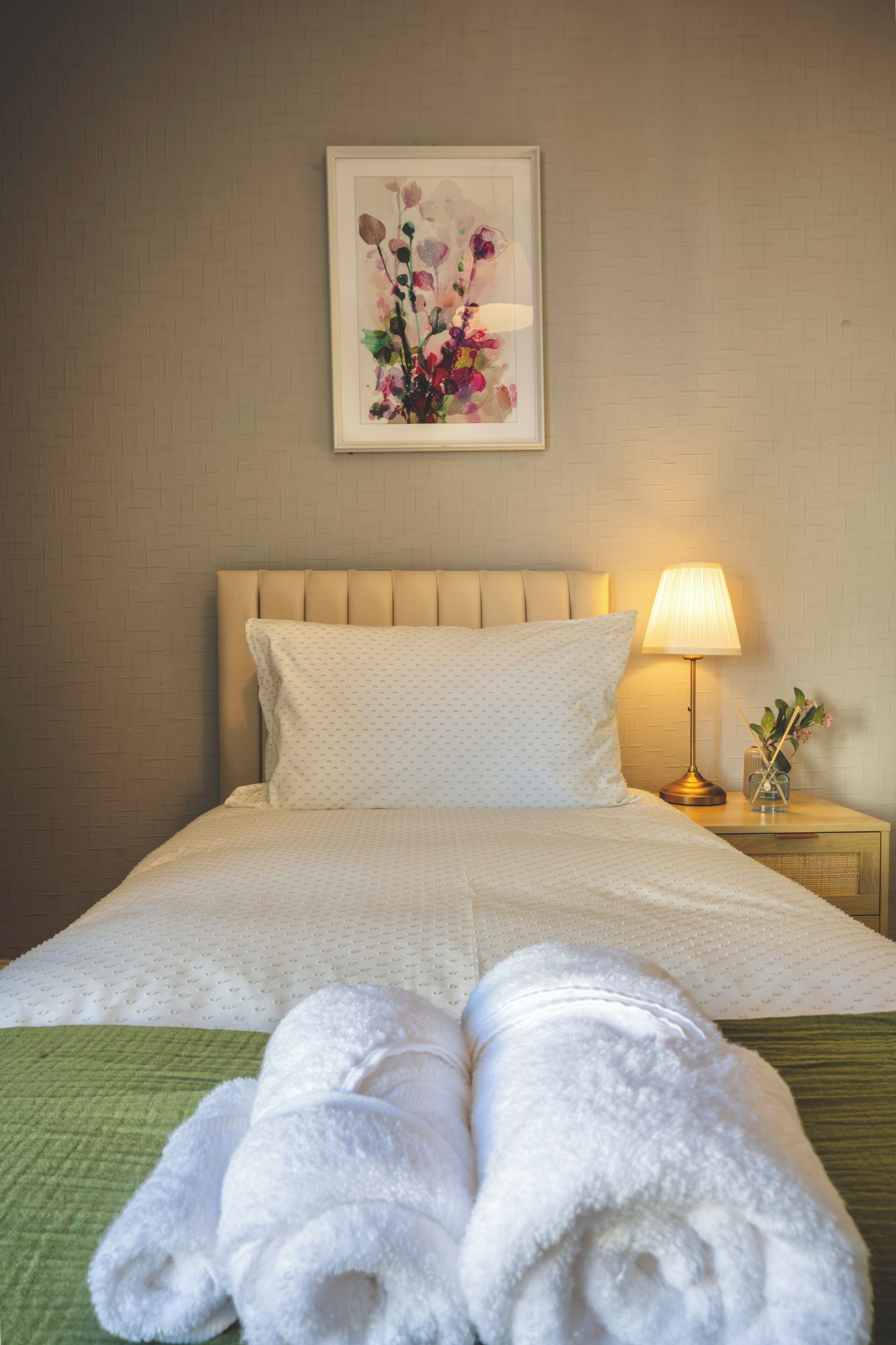 6 bedrooms, iron/ironing board, WiFi, bed sheets