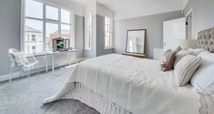 Grand 6BR Victorian Home in Southport — Perfect for Groups & Golf Trips