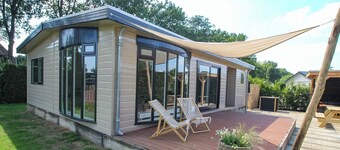 VELUWE WELLNESS CHALET - Private Hot Tub and Sauna on Park with Swimming Pool