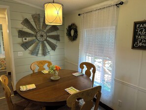 Dining - Welcome Farm Stay (Oberlin)